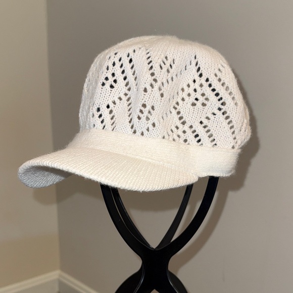 Accessories - White Knit Patterned Ball Cap